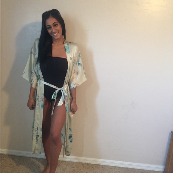 Kimono like cover up. - Picture 7 of 8